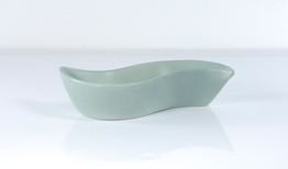 Enye-shaped dish